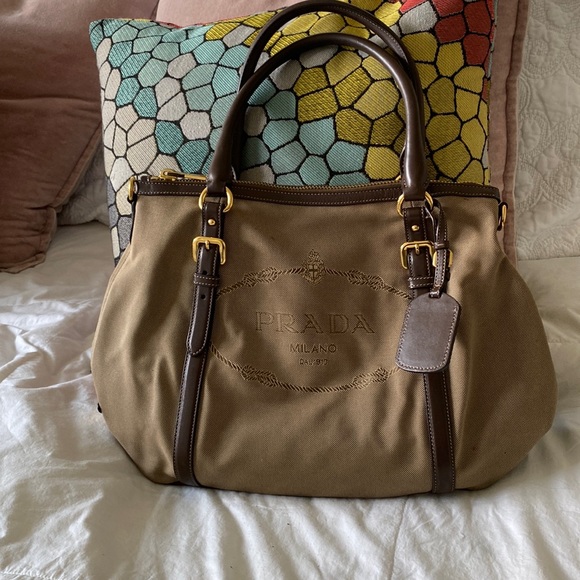 “GREAT HOLIDAY GIFT”🎁 Prada canvas/leather satchel - Picture 2 of 7